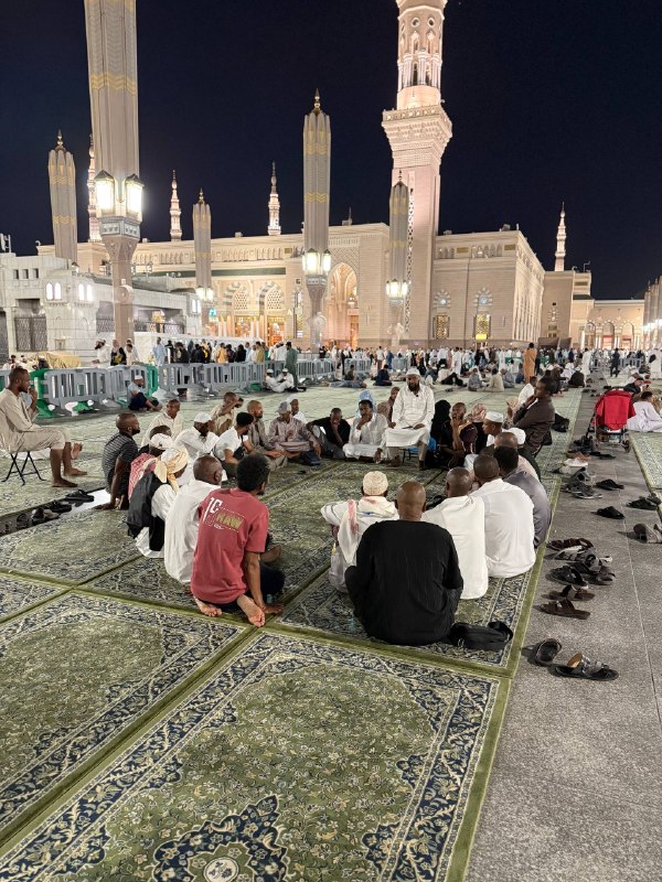 Our pilgrims gathered at Al-Masjid an-Nabawi in Madinah at night